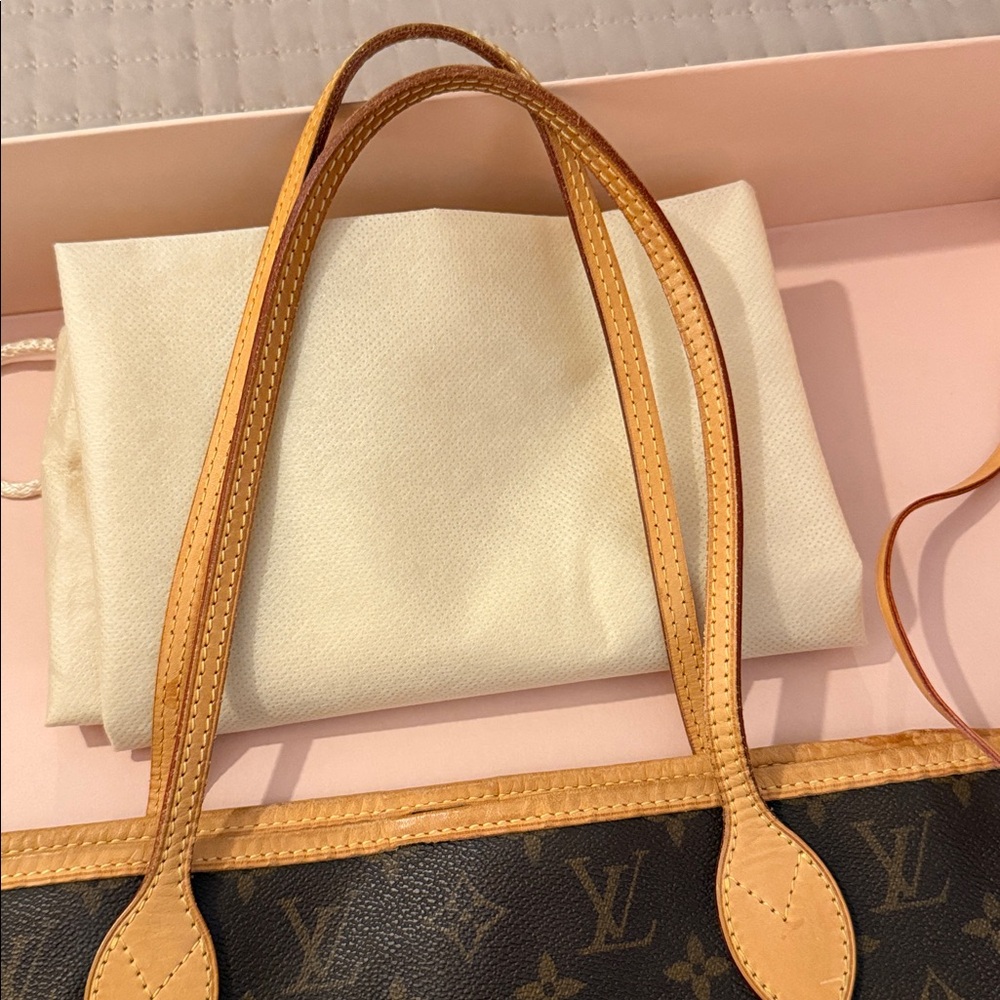 Authentic Louis Vuitton never full monogram MM - Picture 15 of 17